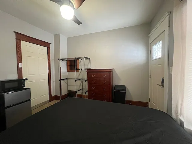 Bedroom - 1M - Main floor with private entrance