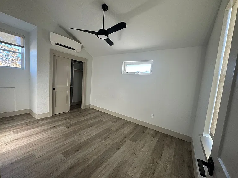 166 N Mountain Ave #A — Photo 15