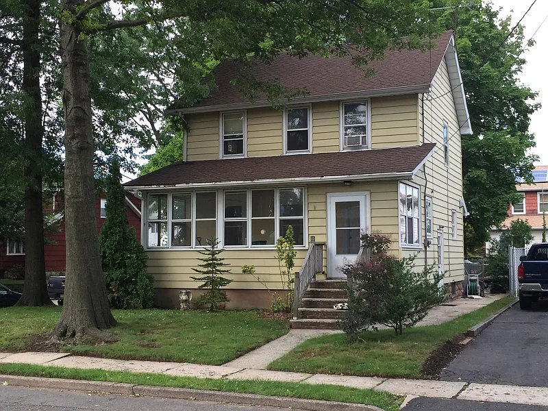 48 Holmes St photo 1