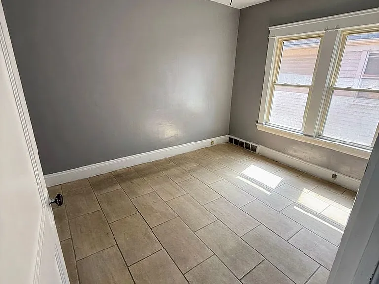 12521-12523 Locke Ave — Photo 11