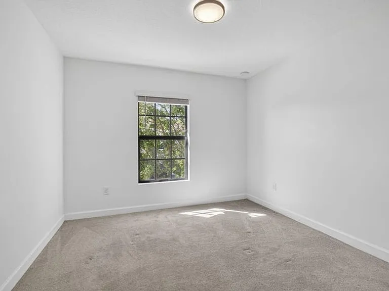 4408 Hemlock Dr — Photo 11