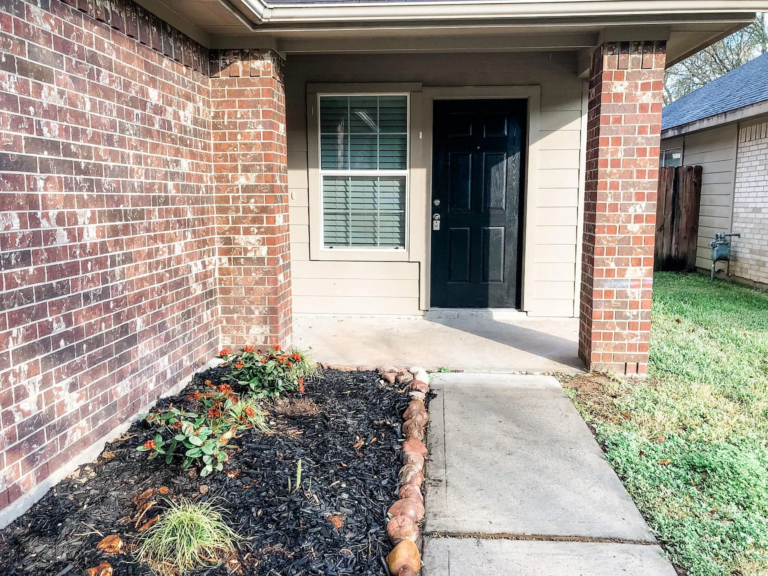 3 bed, 2.0 bath, 1250 sqft, $1,650 — Photo 2