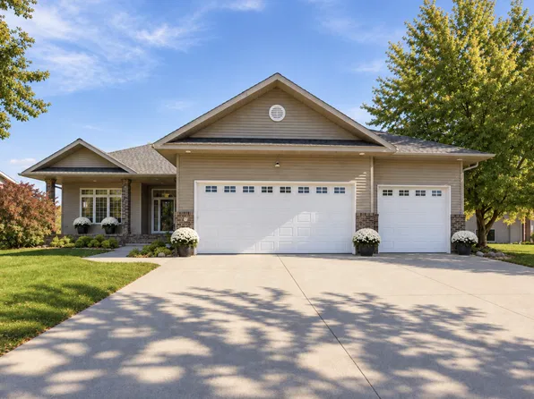 868 32nd St S, Moorhead, MN 56560