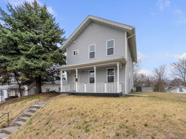 1205 E 2nd St, Muscatine, IA 52761