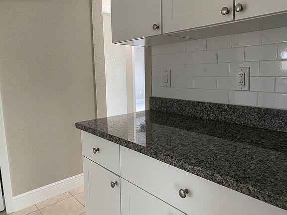 3rd image of 2542 Maple Ave
