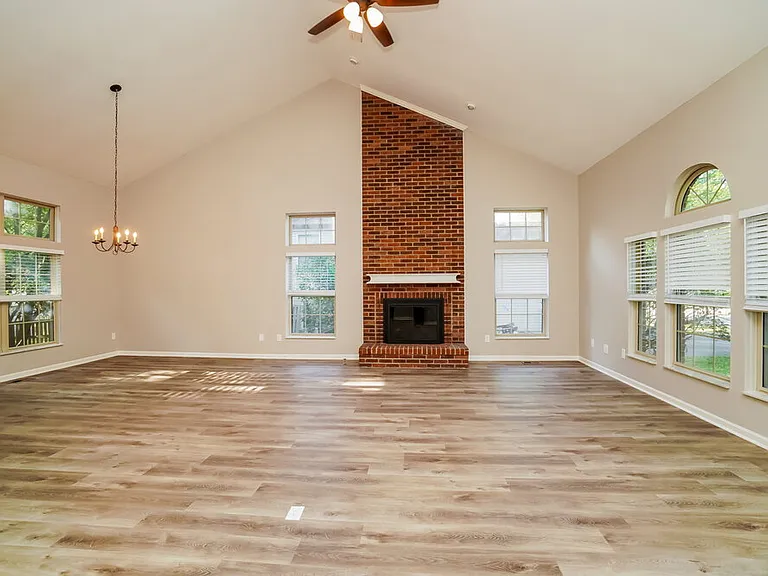 1635 Saffron Dr — Photo 5