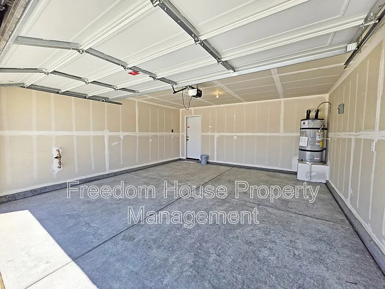 663 E Huyana Wind Dr — Photo 42