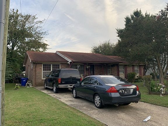 3rd image of 1313 Centre Ave