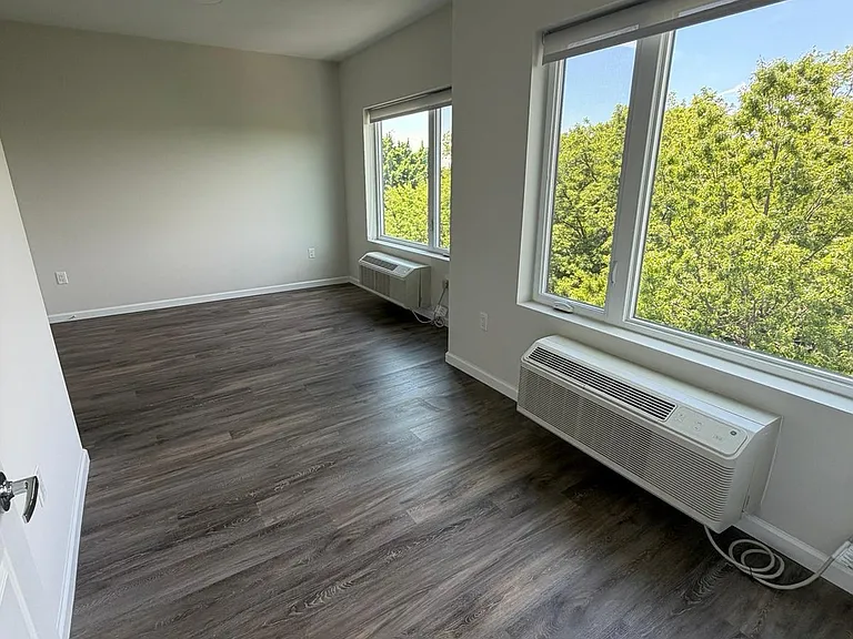 315 Lake St #202 — Photo 8