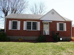 16 Saint Michael Ct, Florissant, MO 63031