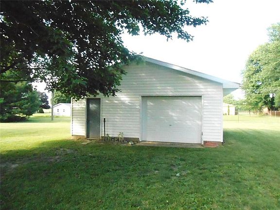 2nd image of 1540 W Us Highway 136