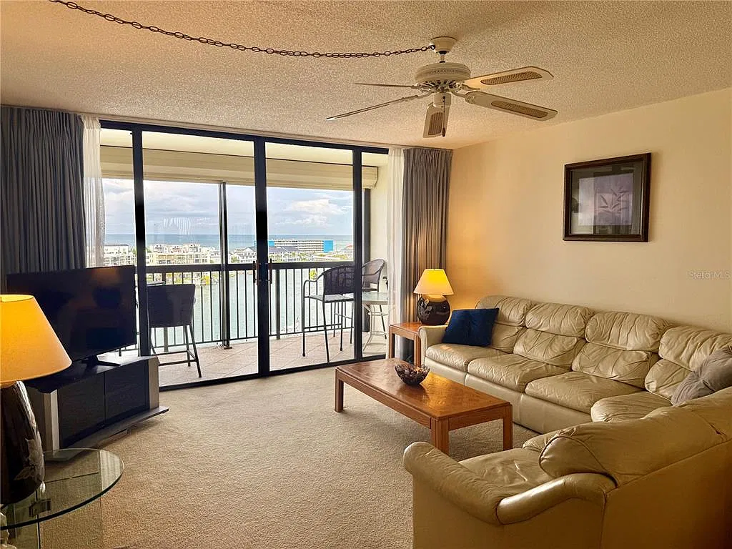 2 bed, 2.0 bath, 1175 sqft, $4,200 — Photo 2