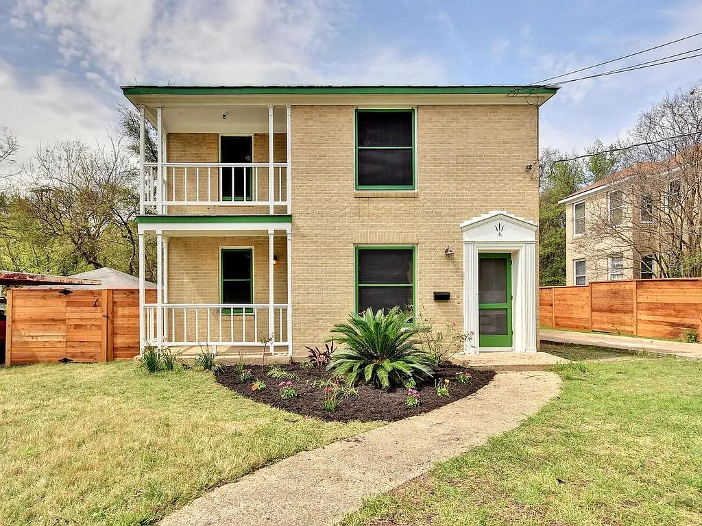 6 bed, 2200 sqft, $9,000 — Photo 2