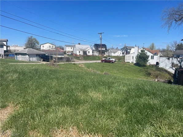 1401 Andrew St, Parkersburg, WV 26101