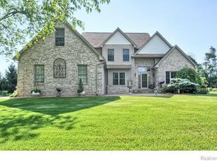 61558 Brookway Dr, South Lyon, MI