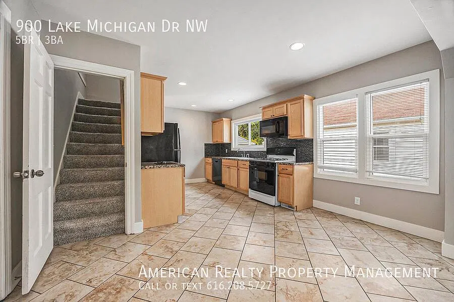 5 bed, 2000 sqft, $3,200 — Photo 4