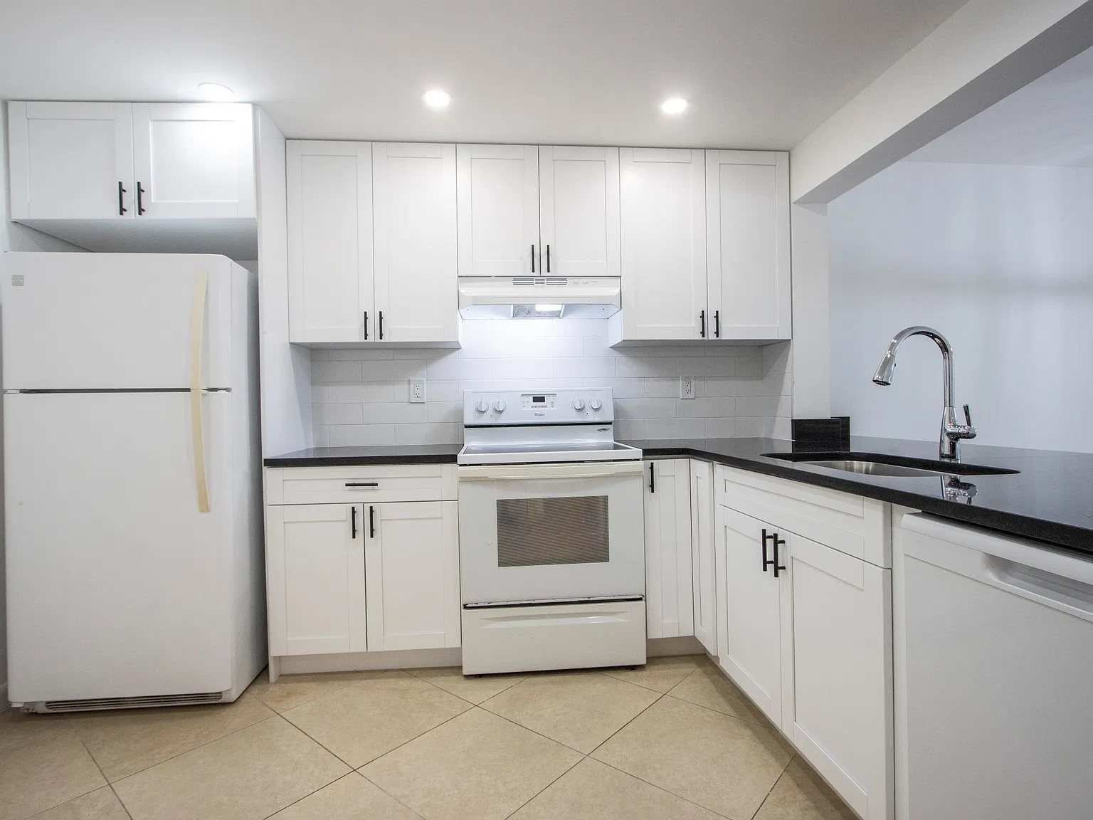 2 bed, 1050 sqft, $1,825 — Photo 3