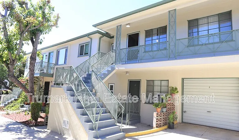623 W Stocker St #C — Photo 2