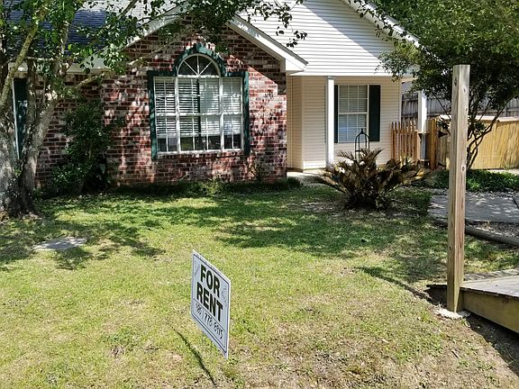 street view with yard