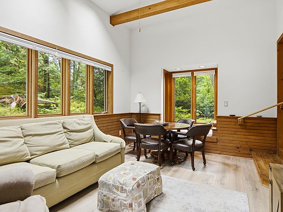 3rd image of 2856 Birchview Dr