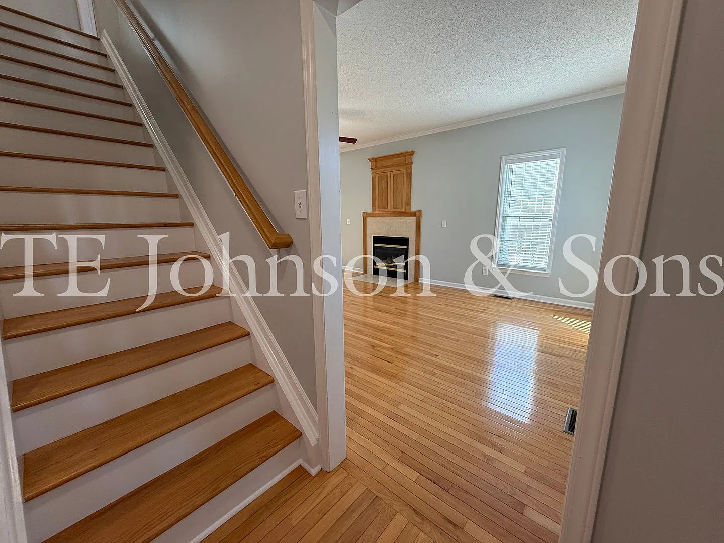 Spacious 4-Bedroom Home with Multiple Living Areas and Fenced Backyard! — Photo 4