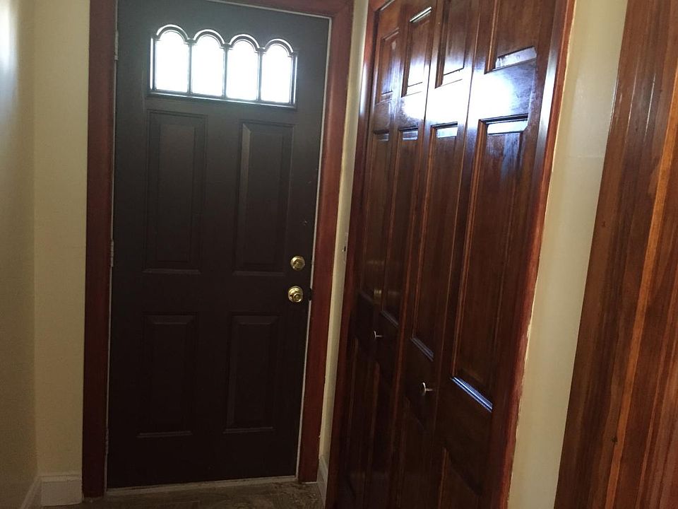 entrance side closets