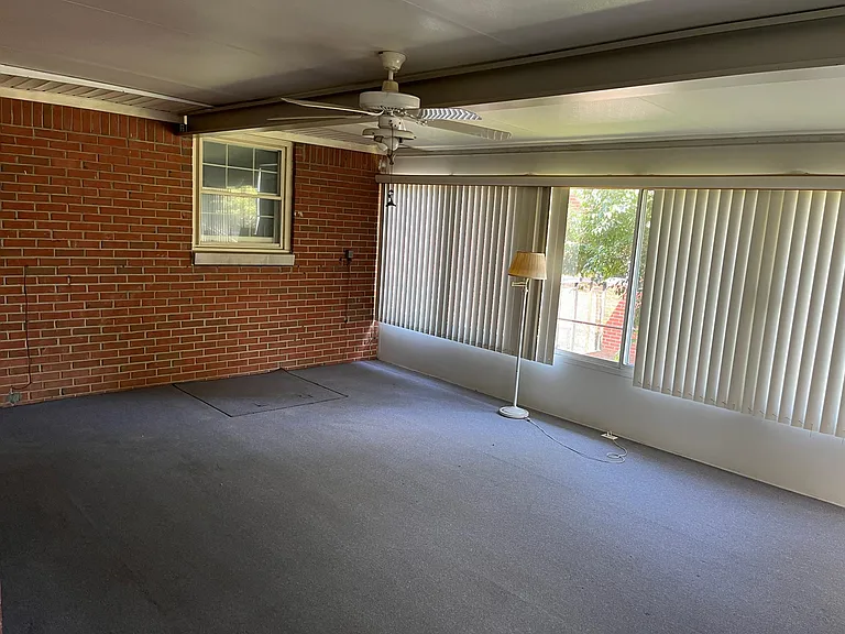 594 Halifax Dr — Photo 3