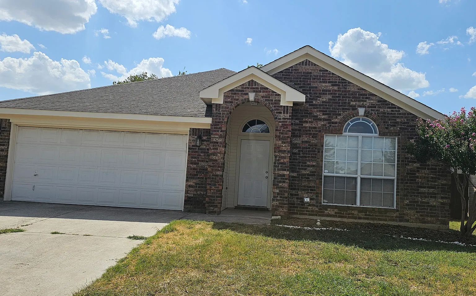 3 bed, 1636 sqft, $2,000 — Photo 1