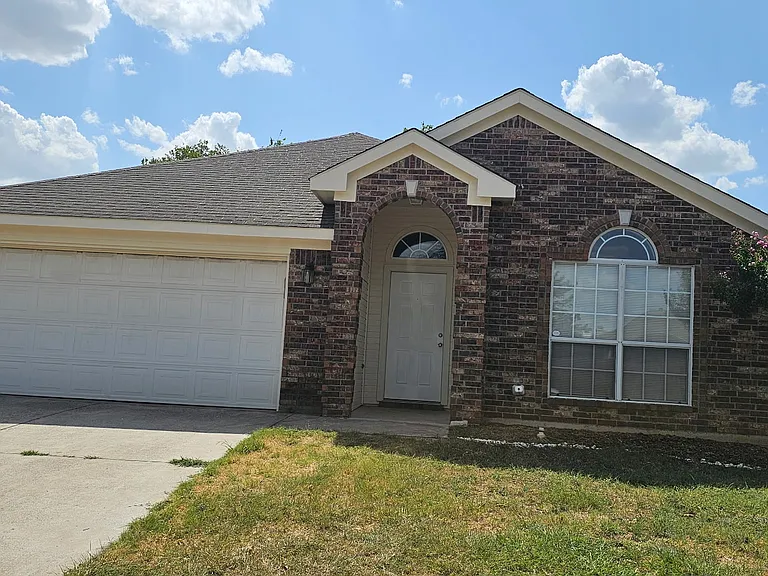 8555 Stetson Dr — Photo 1