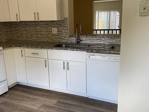 4th image of 16134 Henderson Ln #1