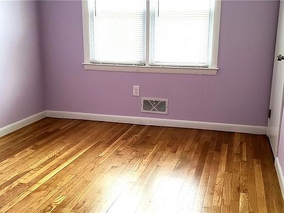 4th image of 424 1/2 Central Ave