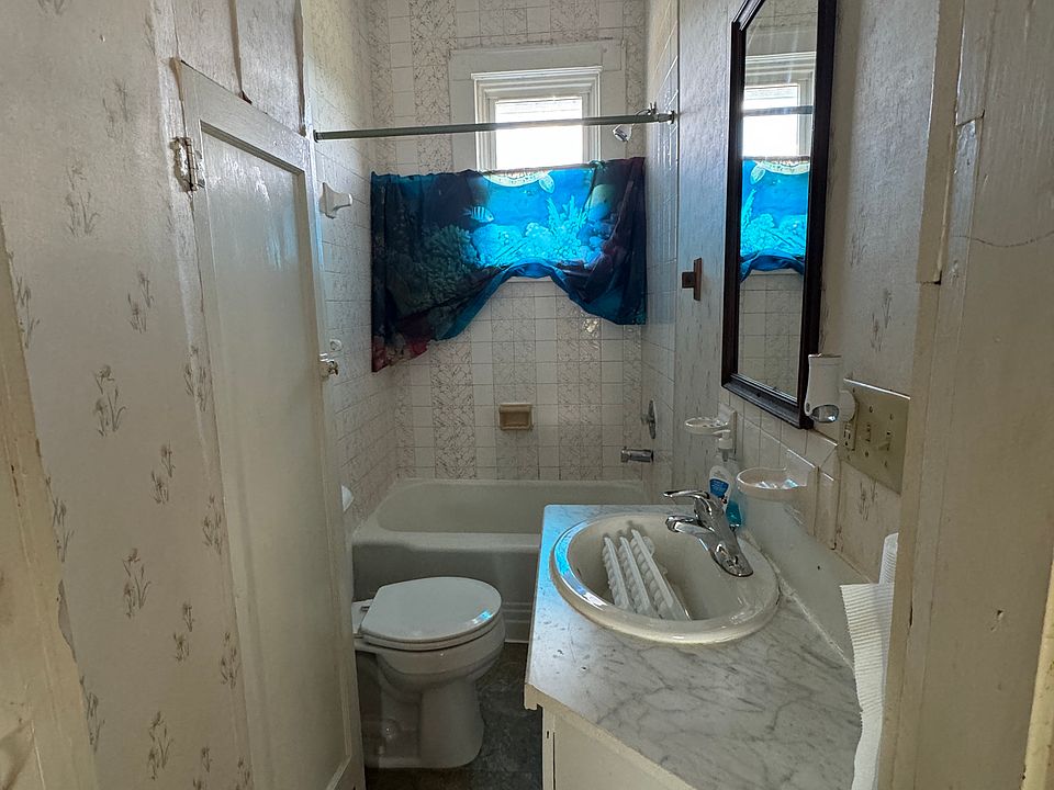 2nd image of 189 E Main St #4