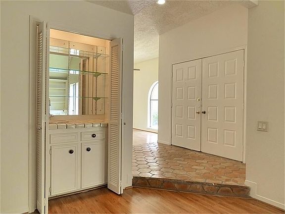 High ceilings and built-ins in den!