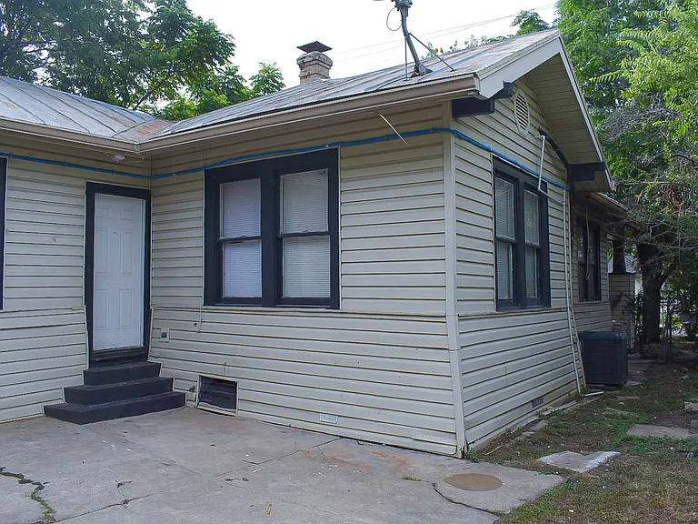 2246 E Houston St — Photo 47