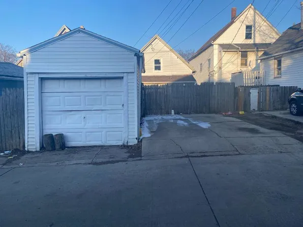 2438 S 9th St, Milwaukee, WI 53215