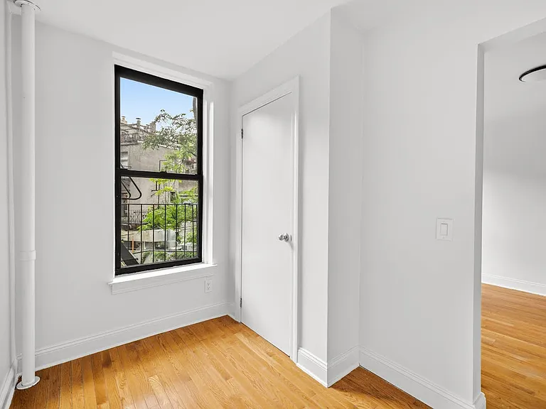 18 Cornelia St #1 — Photo 4