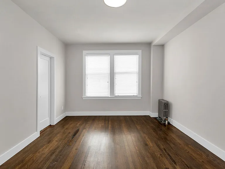 2200 Leavenworth — Photo 4