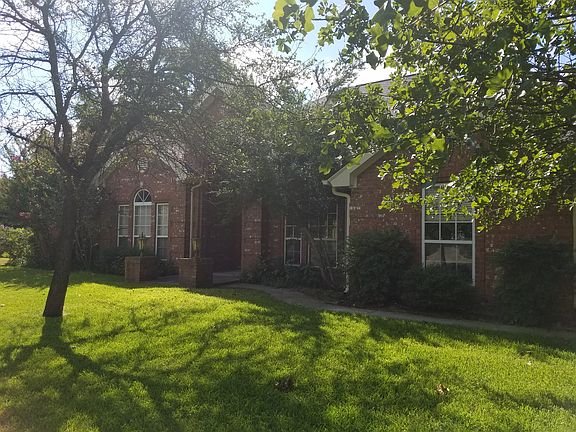2nd image of 120 Greenbriar