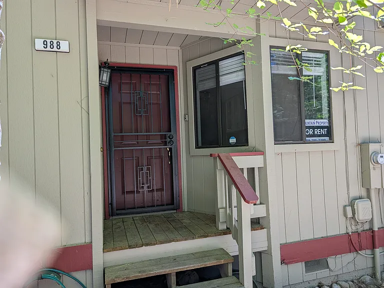 988 Manuel Rd — Photo 2