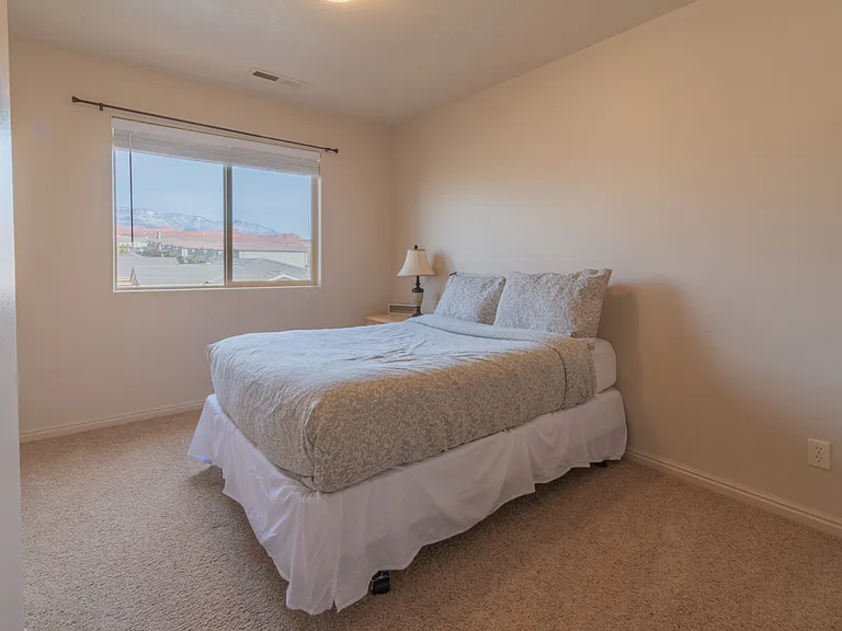 381 N Windsor Dr — Photo 17