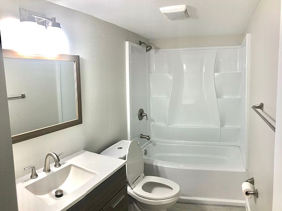 3rd image of 611 SW South River Dr APT 104