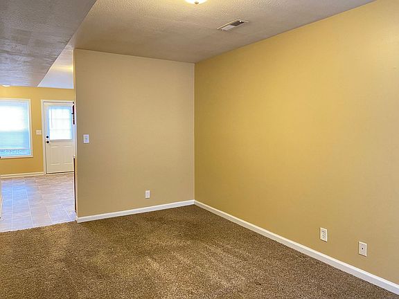 2nd image of 803 Golf View Pl #C