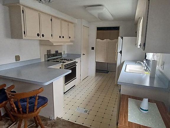 4th image of 42179 La Roi Cir