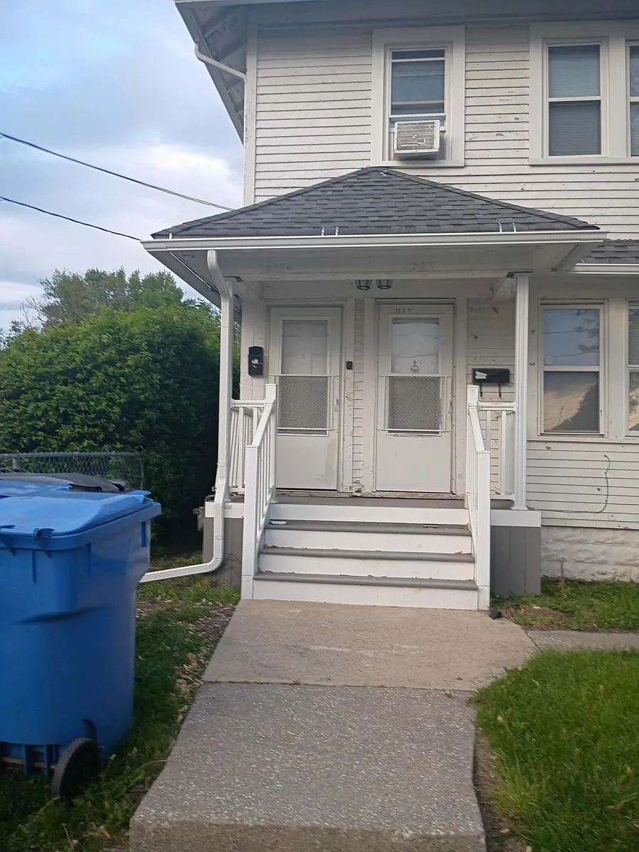 Building Photo - 1537 Carlyle St