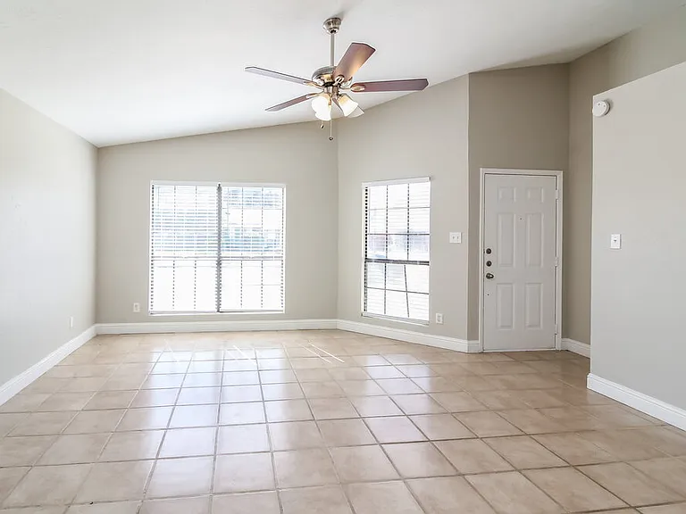 131 London Ln — Photo 5