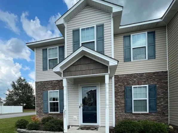 201 Glen Cannon Dr, Jacksonville, NC 28546