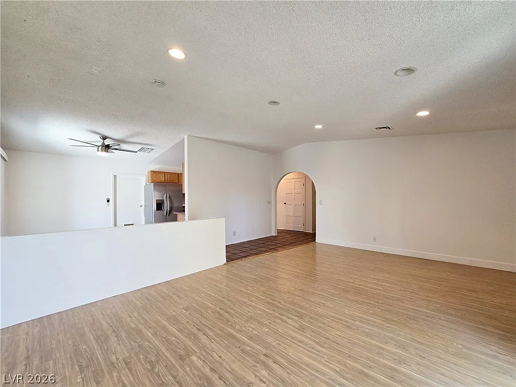 3 bed, 2.0 bath, 1588 sqft, $1,940 — Photo 2
