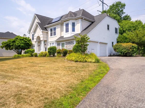 22 Kinglet Dr N, Cranbury, NJ 08512