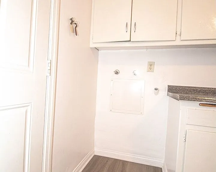 306 N Azusa Ave — Photo 10