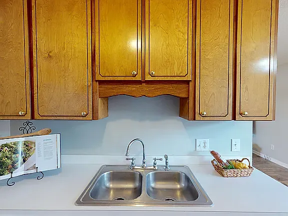 115 Stoneview Cir — Photo 3